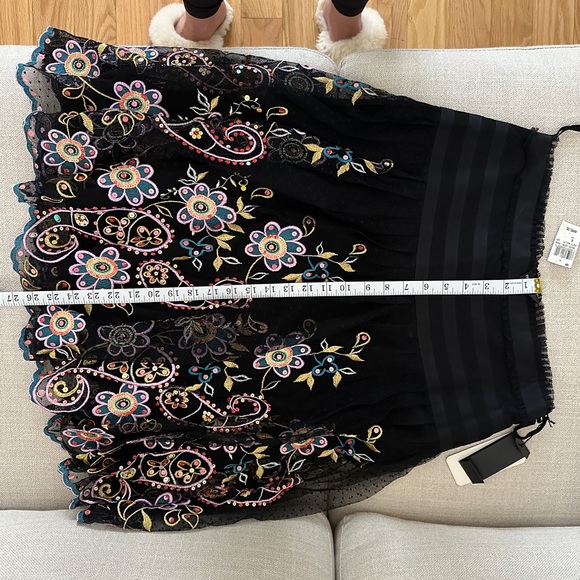 NWT Rena Lange a-line embroidered party skirt - size 6 - Picture 3 of 4